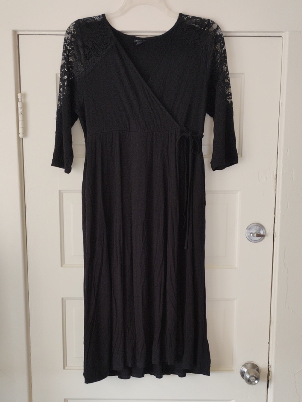 torrid Black Lace-Shoulder Wrap Midi Dress Sz 1 95% Rayon 5% Spandex